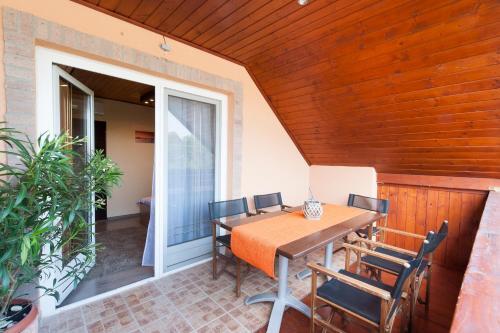 Bier-lak Apartman House 71