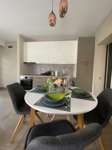 Lelle Sun And Pool Apartments