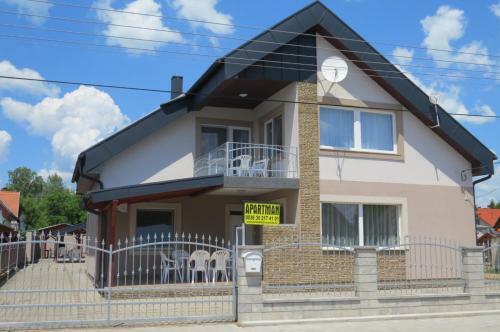 42 F�r�helyes Apartman