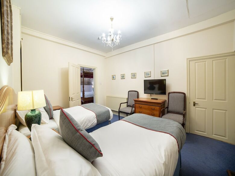 Bed & Breakfast Bailbrook Lodge