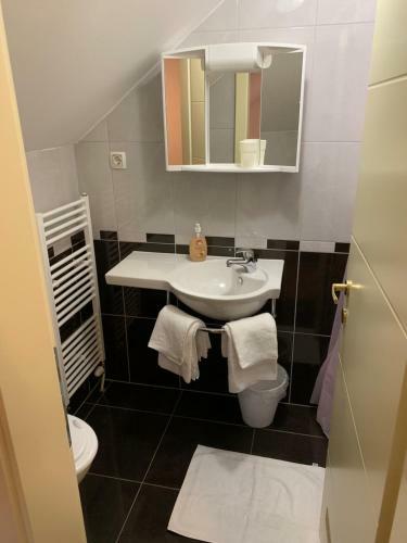 Hostal Vinarija Zlatar