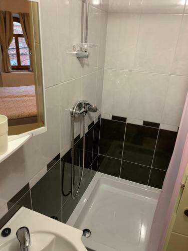Hostal Vinarija Zlatar