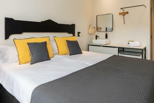 Hotel Unic - Turisme D'interior