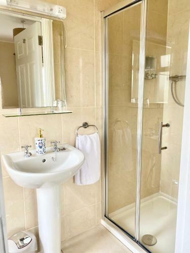 Seven Oaks B&B