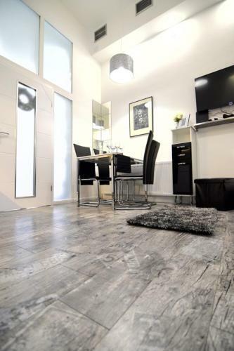 Lea Apartment - Free Parking In Front For 2 Cars