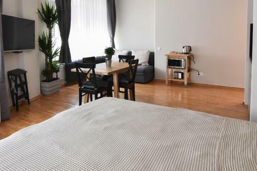 Karlo Main Square Apartments
