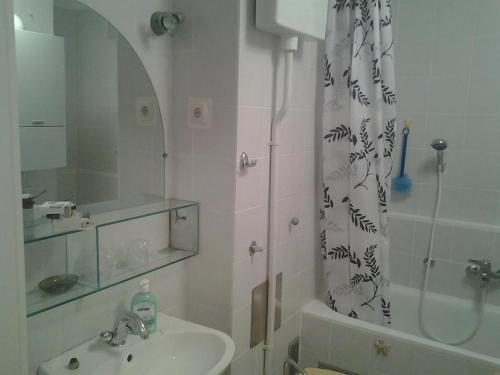 Apartments With Wifi Zagreb - 15507