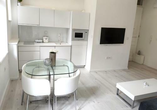 Main Square Shine Apartment