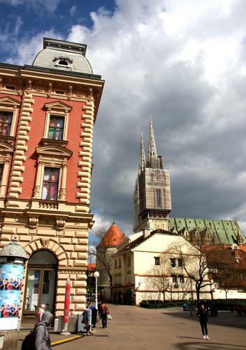 Main Square Shine Apartment