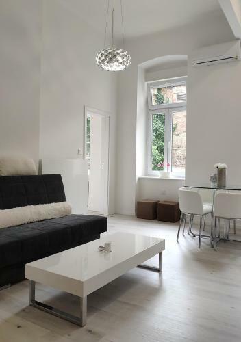 Main Square Shine Apartment