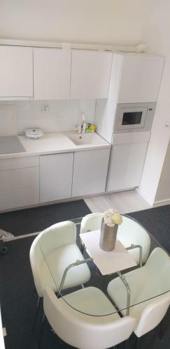 Main Square Shine Apartment