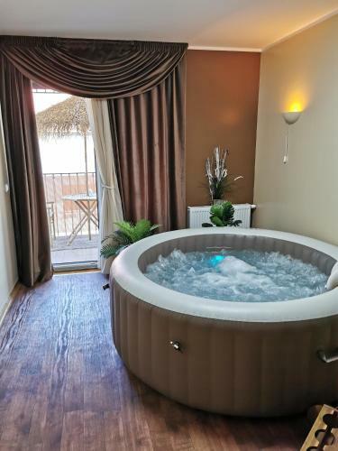 Jacuzzi Studio Apartman Mare's