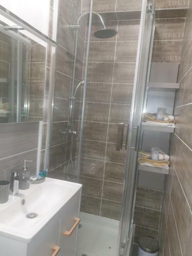 Hostal Studio Meubl� Au Rdc , Proche Lac