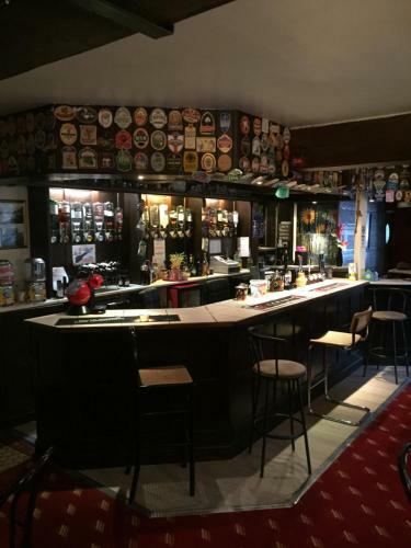 Hostal The Crown Lodge & Restaurant