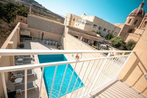 Spacious Holiday Home With Pool