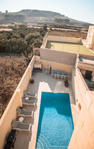 Spacious Holiday Home With Pool