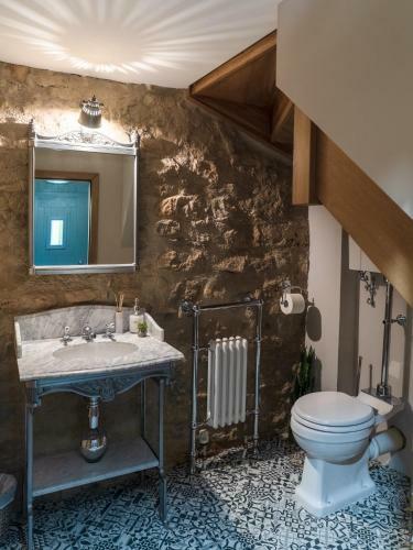 Twin Cottage