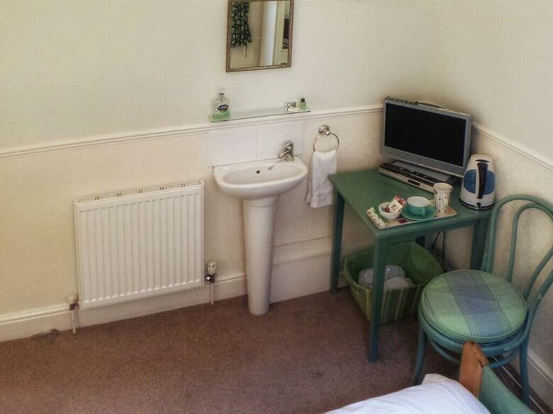 Hostal The Strand Hotel