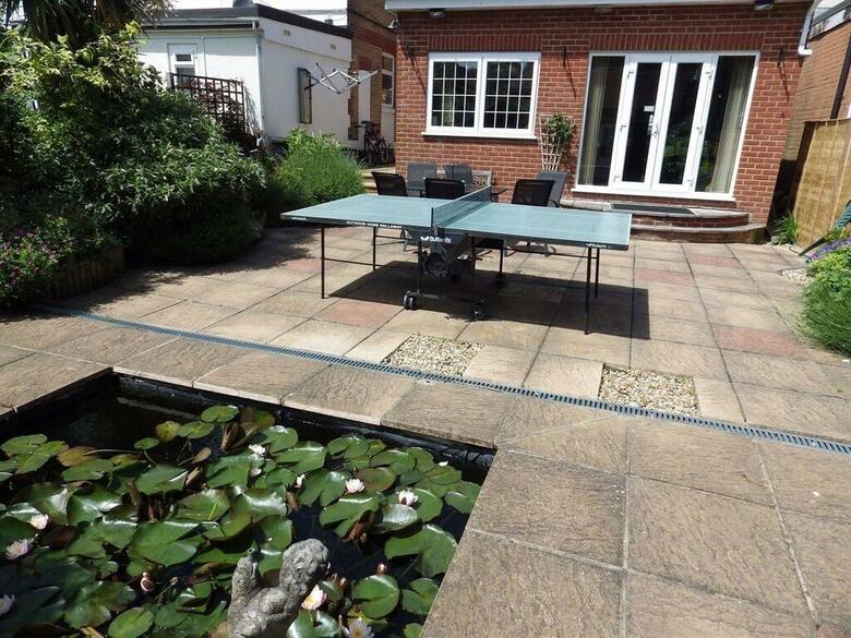 Hostal The Strand Hotel