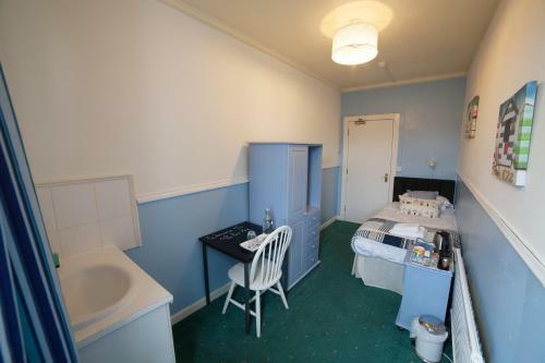 Bed & Breakfast Waves In