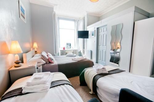 Bed & Breakfast Waves In