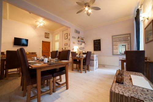 Bed & Breakfast Waves In