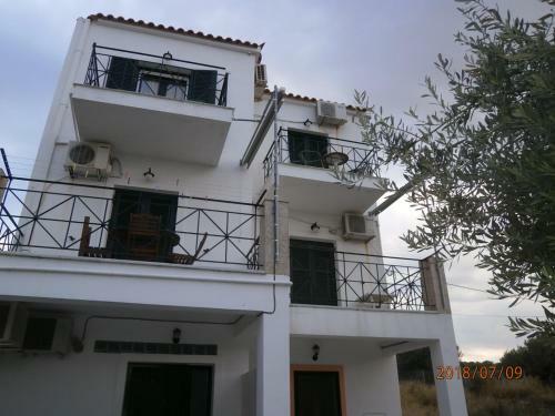 Flisvos Apartments