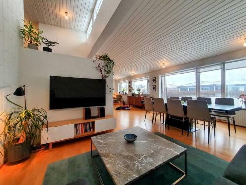 Villa Modern And Spacious House In Seltjarnarnes.