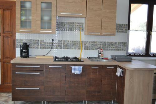 Stef�nia Vend�gh�z