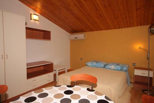 Apartments With A Parking Space Manjadvorci, Marcana - 7445