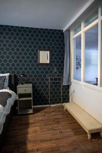 Reseda Apartment