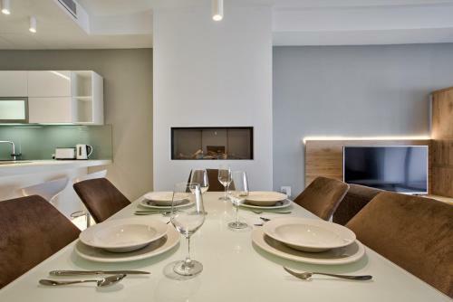 Bright & Spacious 3 Bedroom Apartment In Mellieha