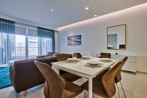 Bright & Spacious 3 Bedroom Apartment In Mellieha