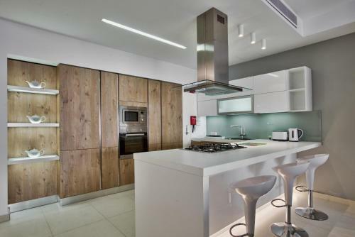 Bright & Spacious 3 Bedroom Apartment In Mellieha
