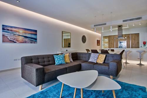 Bright & Spacious 3 Bedroom Apartment In Mellieha