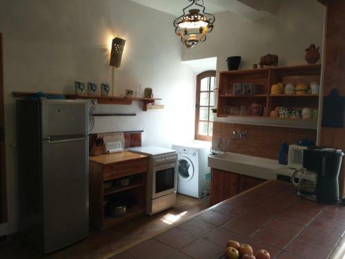 Conci�rgerie Du Ch�teau D'allemagne En Provence