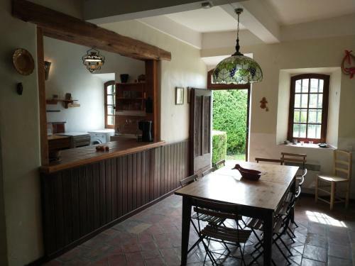 Conci�rgerie Du Ch�teau D'allemagne En Provence