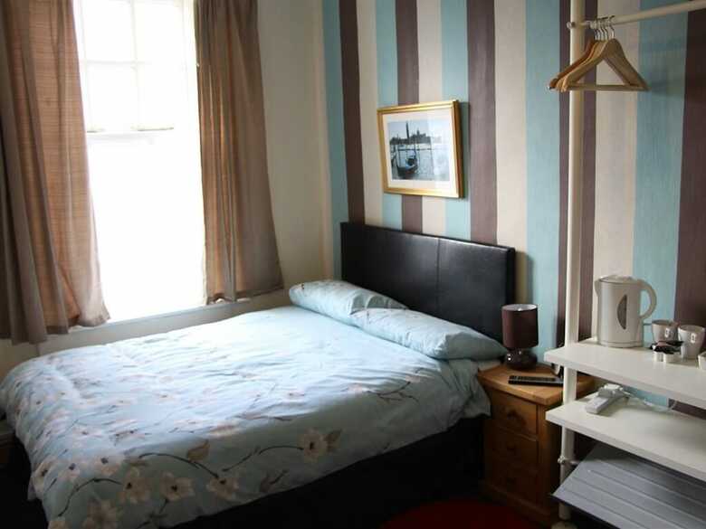 Hostal Angel Guesthouse
