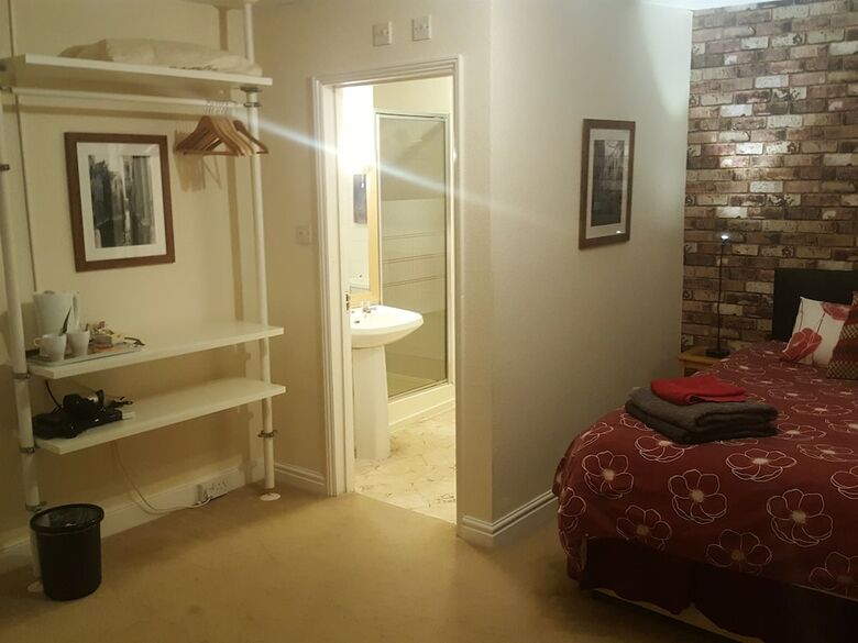 Hostal Angel Guesthouse