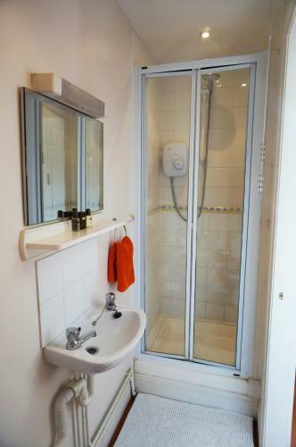 Hostal Ship Stores Guest House