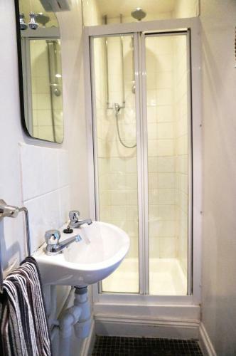 Hostal Ship Stores Guest House