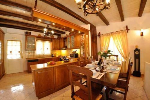 Villa Leo Junior
