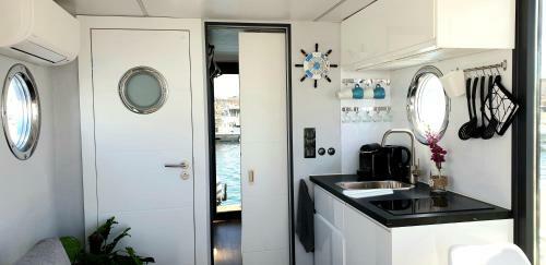 Houseboat Seabreeze