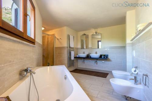 Villa Verde Con Piscina Indipendente Con 5 Camere E 4 Bagni