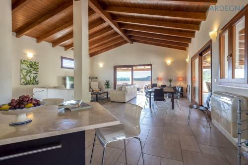 Villa Verde Con Piscina Indipendente Con 5 Camere E 4 Bagni