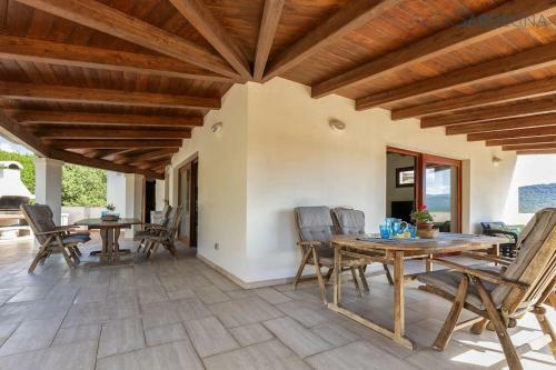 Villa Verde Con Piscina Indipendente Con 5 Camere E 4 Bagni
