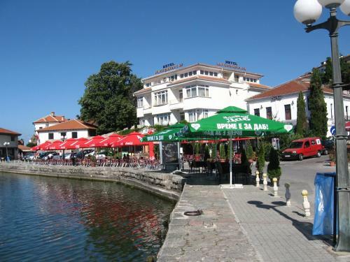 de Lux Apartments Kosta