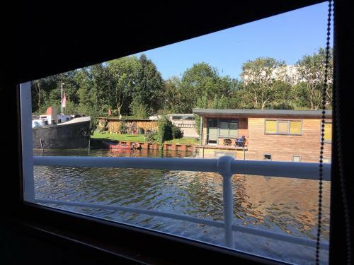 B&B Woonschip Robbedoes