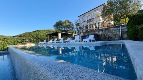 Hostal Villa Over The Hilltop