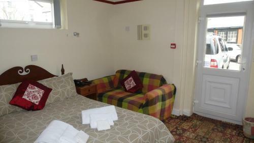 Hostal Whitehall Guest House